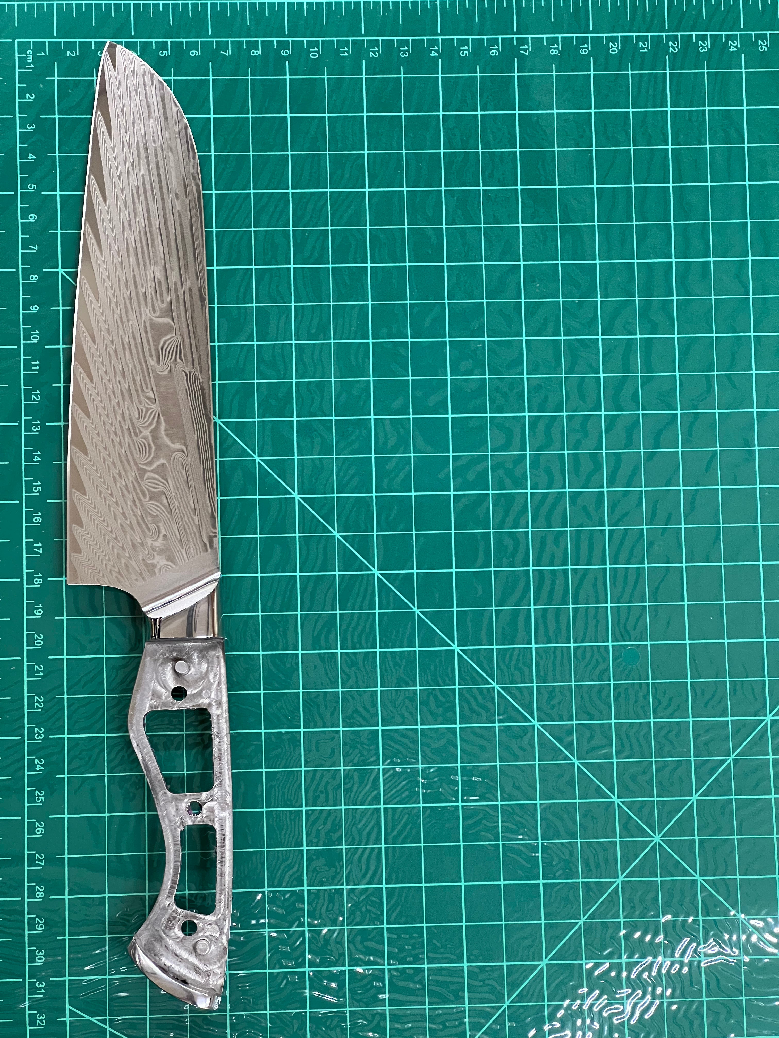 Santoku - VG10 Damask Chef's knife 8" full tang with sockets