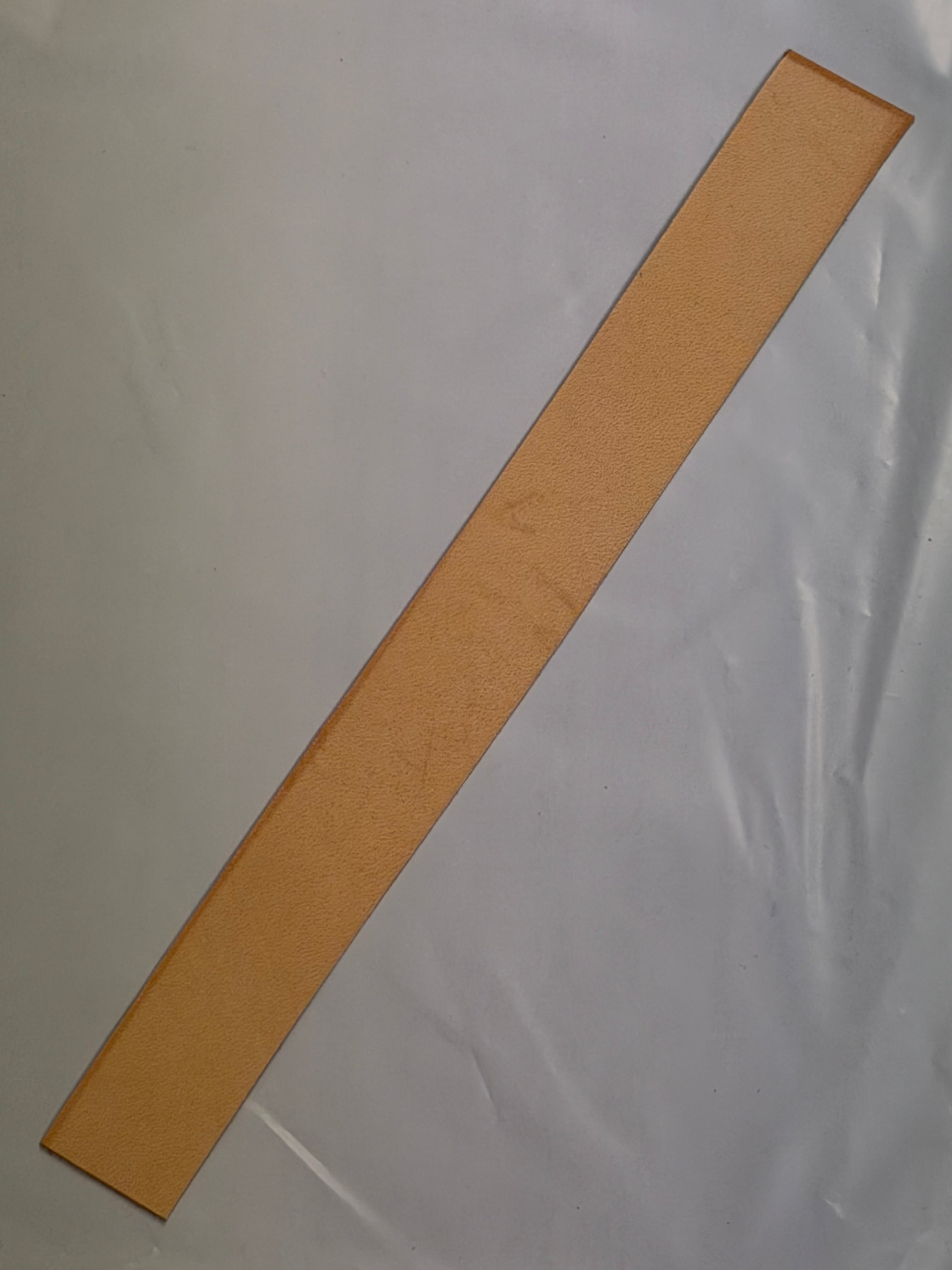 Leather for making knife sheaths: Half-tanned rårand leather, sheath leather and strap/suspension leather