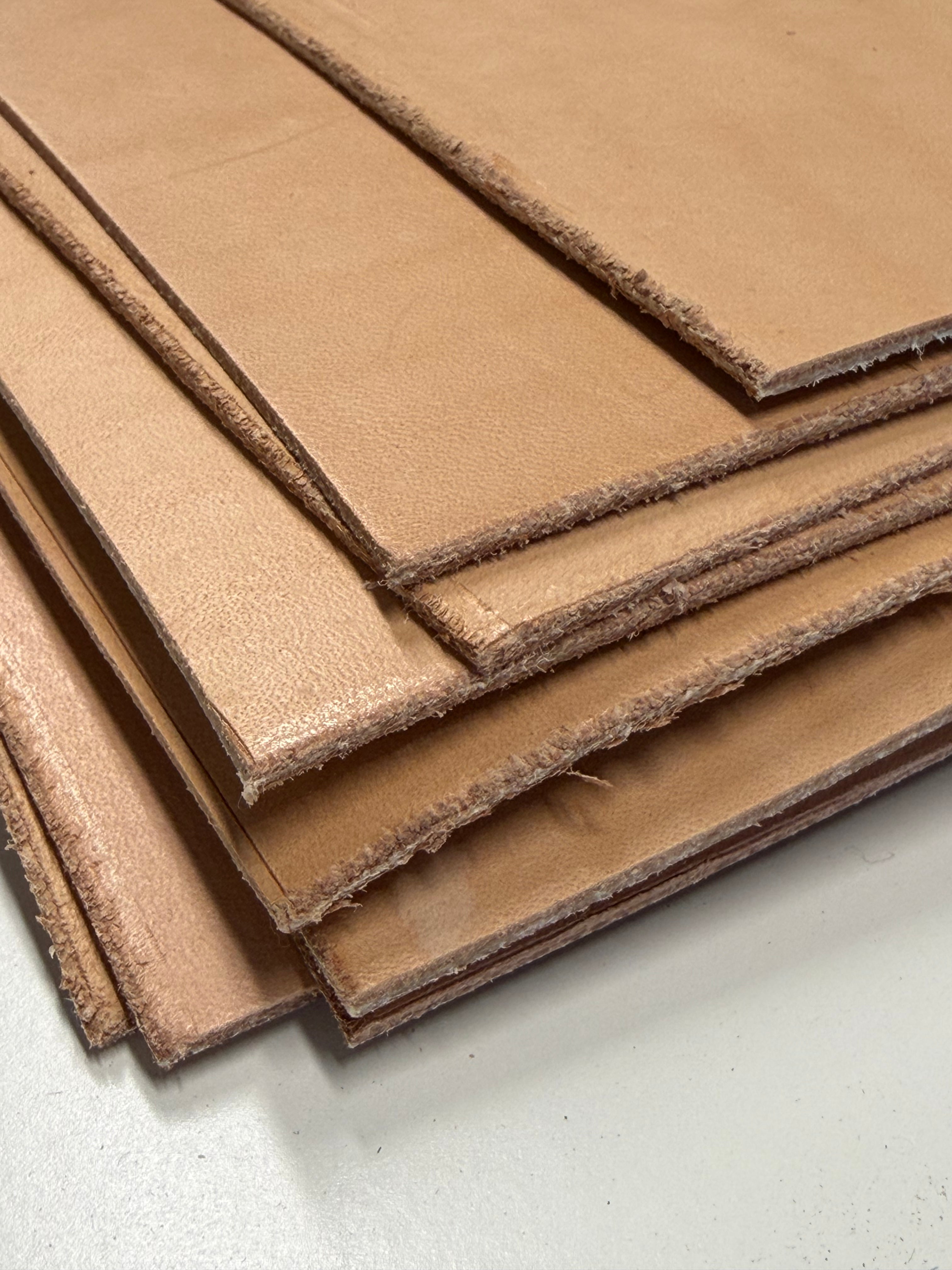 Leather for making knife sheaths: Half-tanned rårand leather, sheath leather and strap/suspension leather