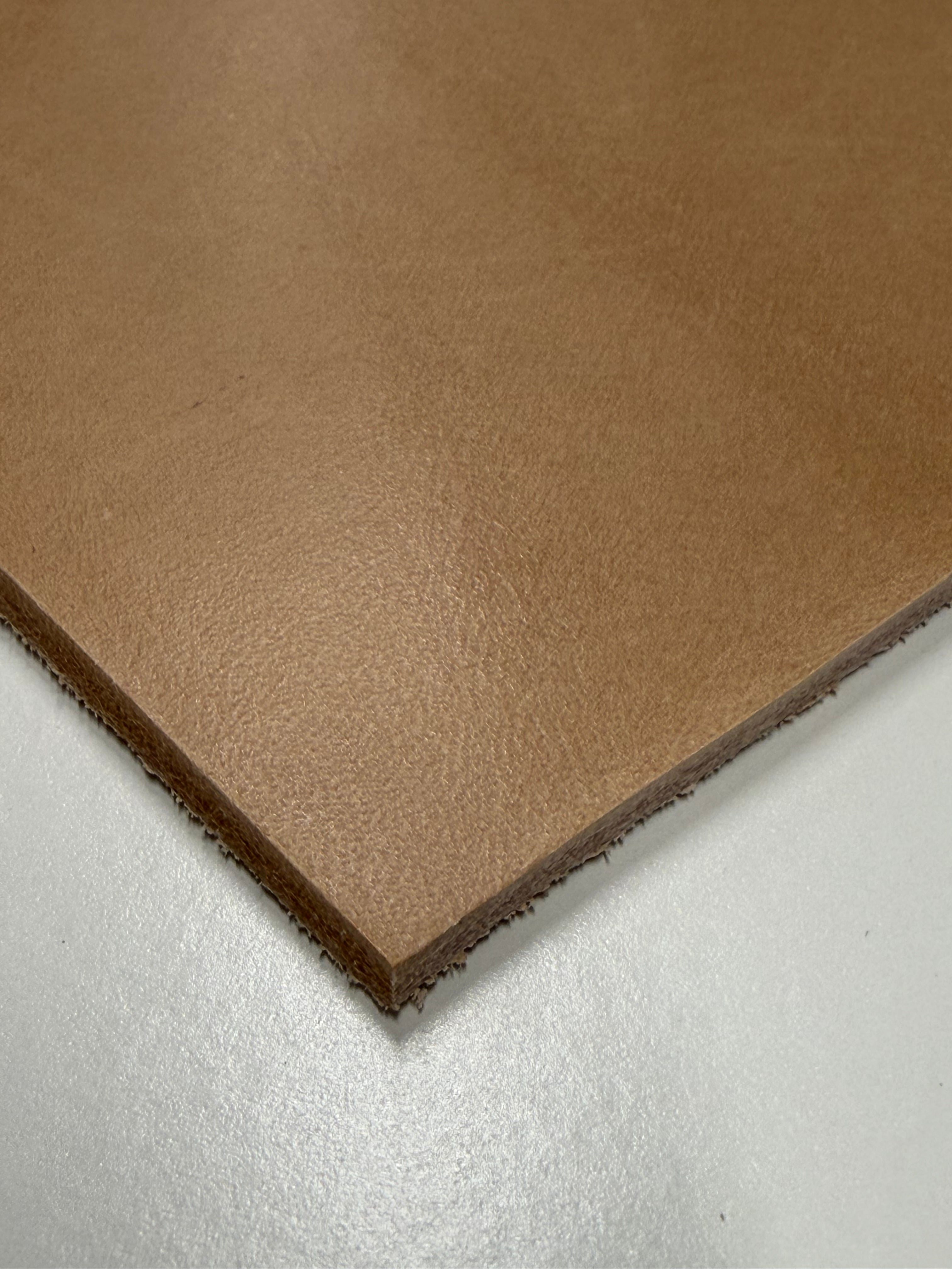 Leather for making knife sheaths: Half-tanned rårand leather, sheath leather and strap/suspension leather