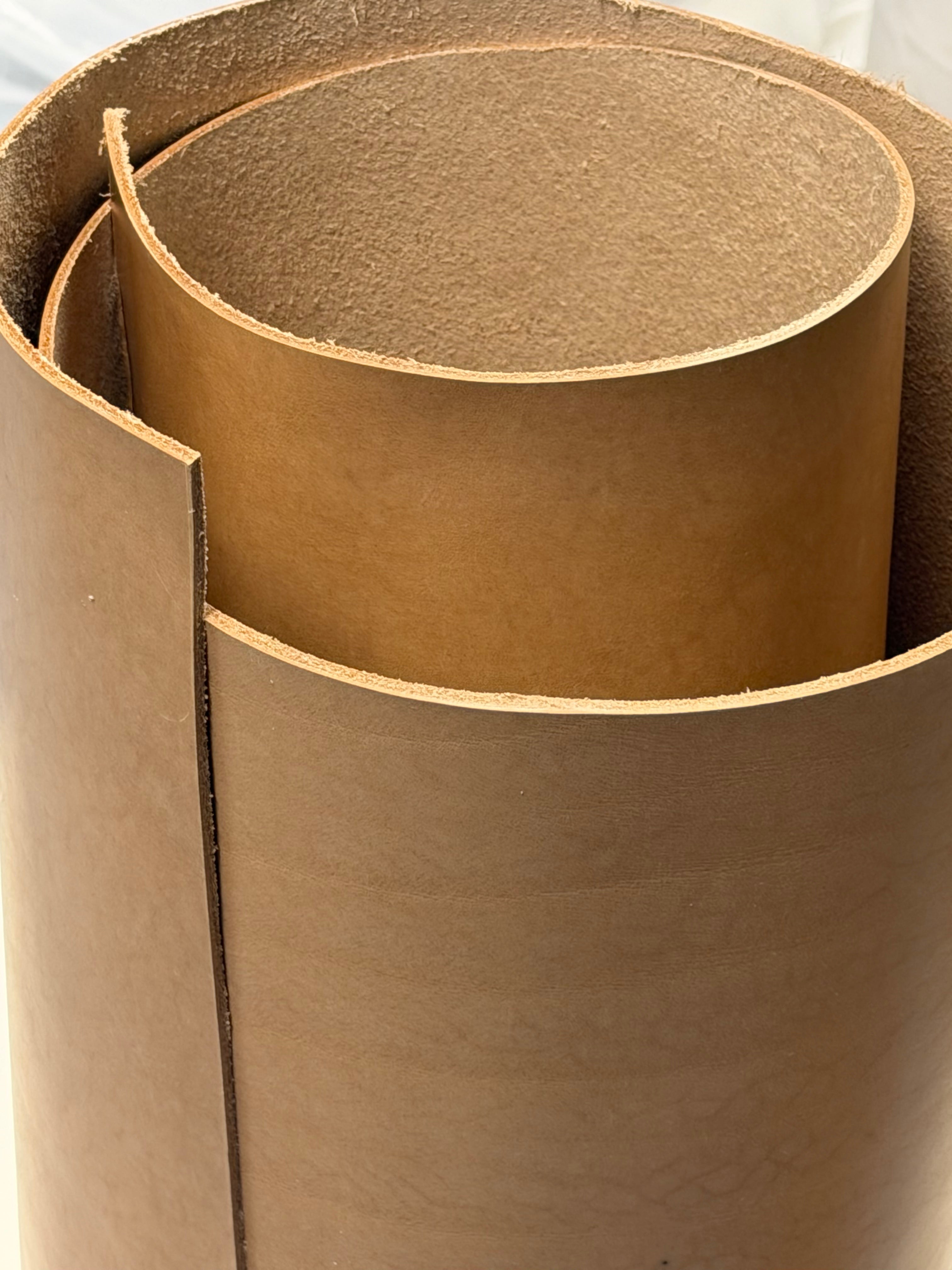 Leather for making knife sheaths: Half-tanned rårand leather, sheath leather and strap/suspension leather