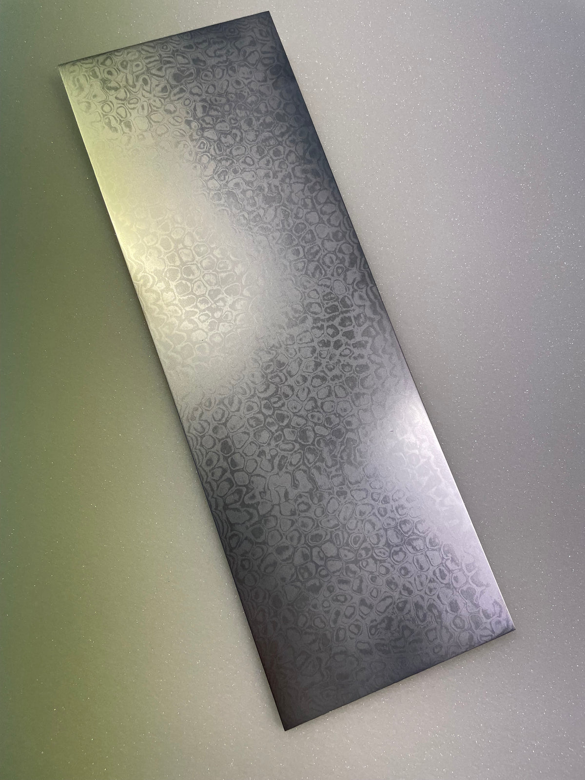 Damanox VG10 - Stainless Damask plate with a core of VG-10