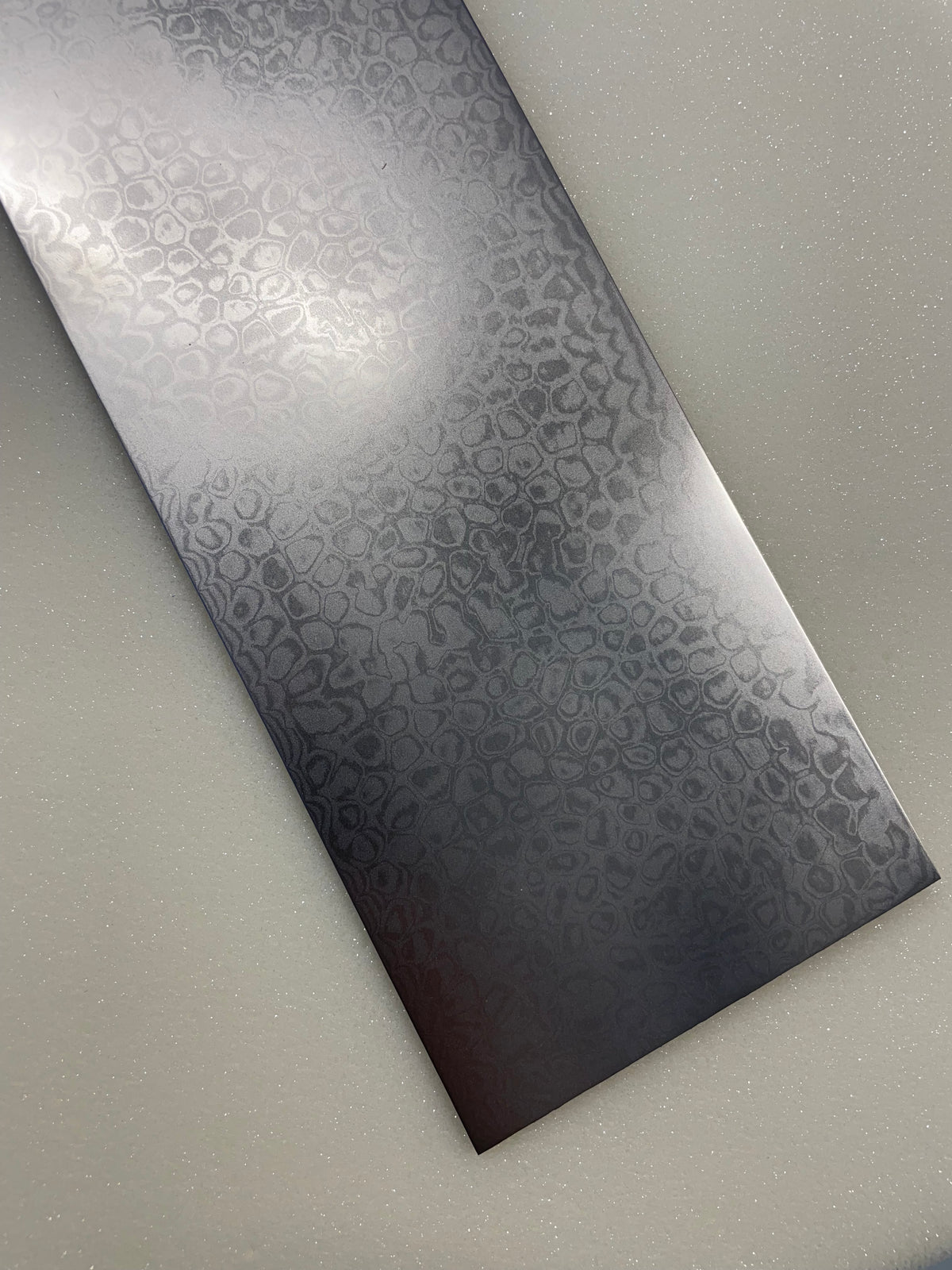Damanox VG10 - Stainless Damask plate with a core of VG-10
