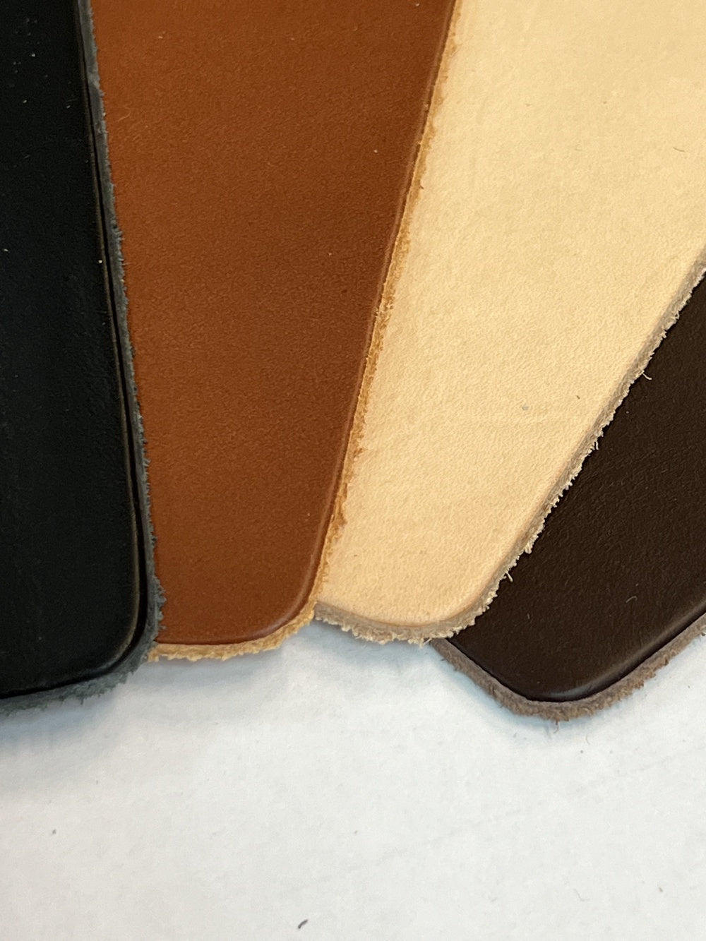 Sheath Leather Finished Dyed 31x31cm