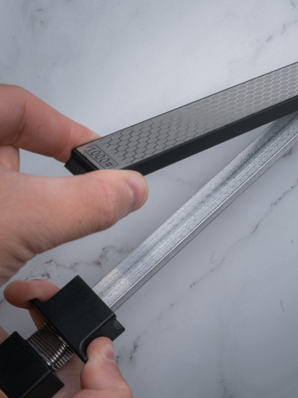 SwiftEdge Cross: Knife sharpening system with adjustable angle and diamond sharpening stones