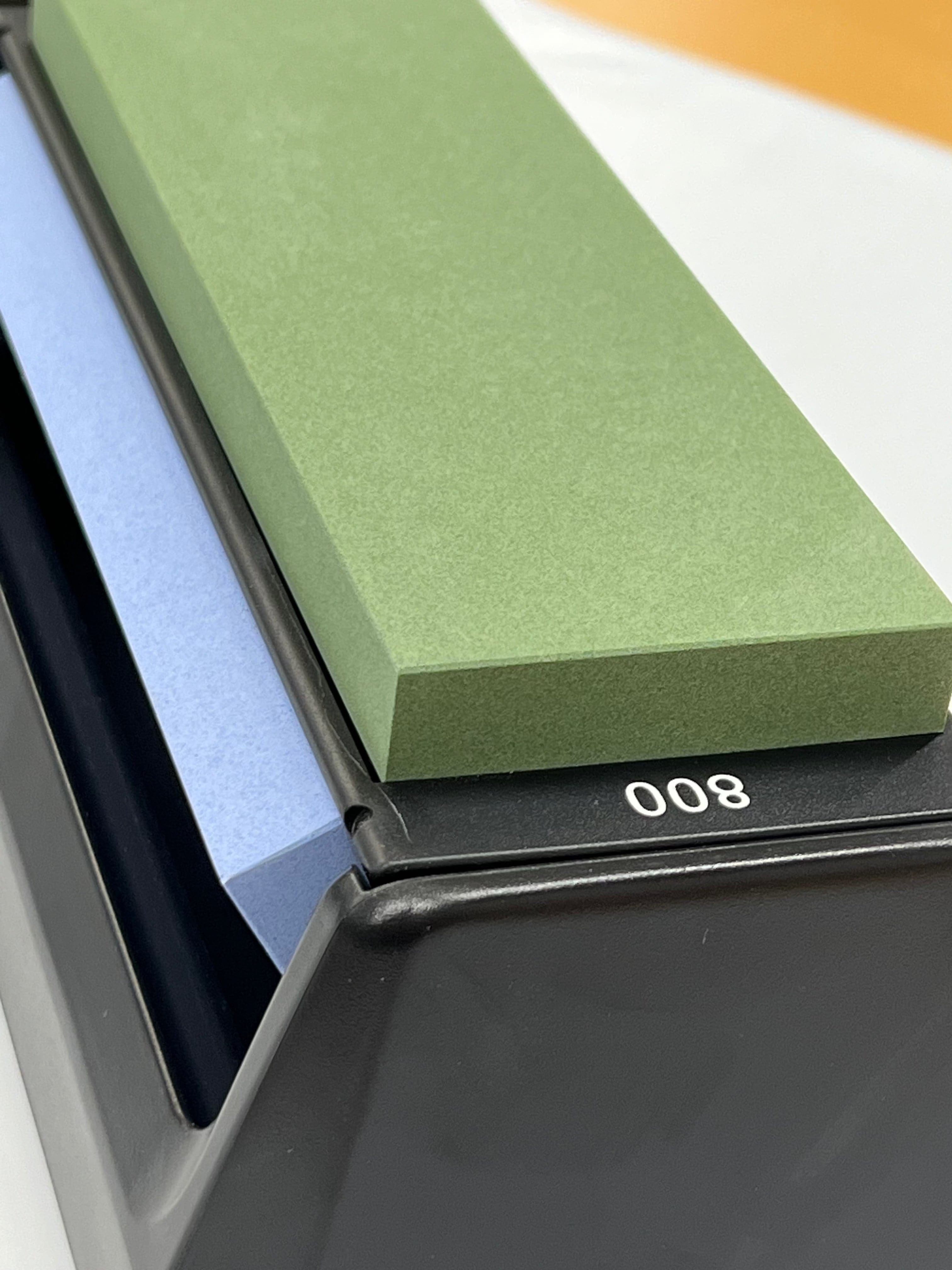 Japanese triple whetstone 800/2000/5000 grit (whetstone) in base station