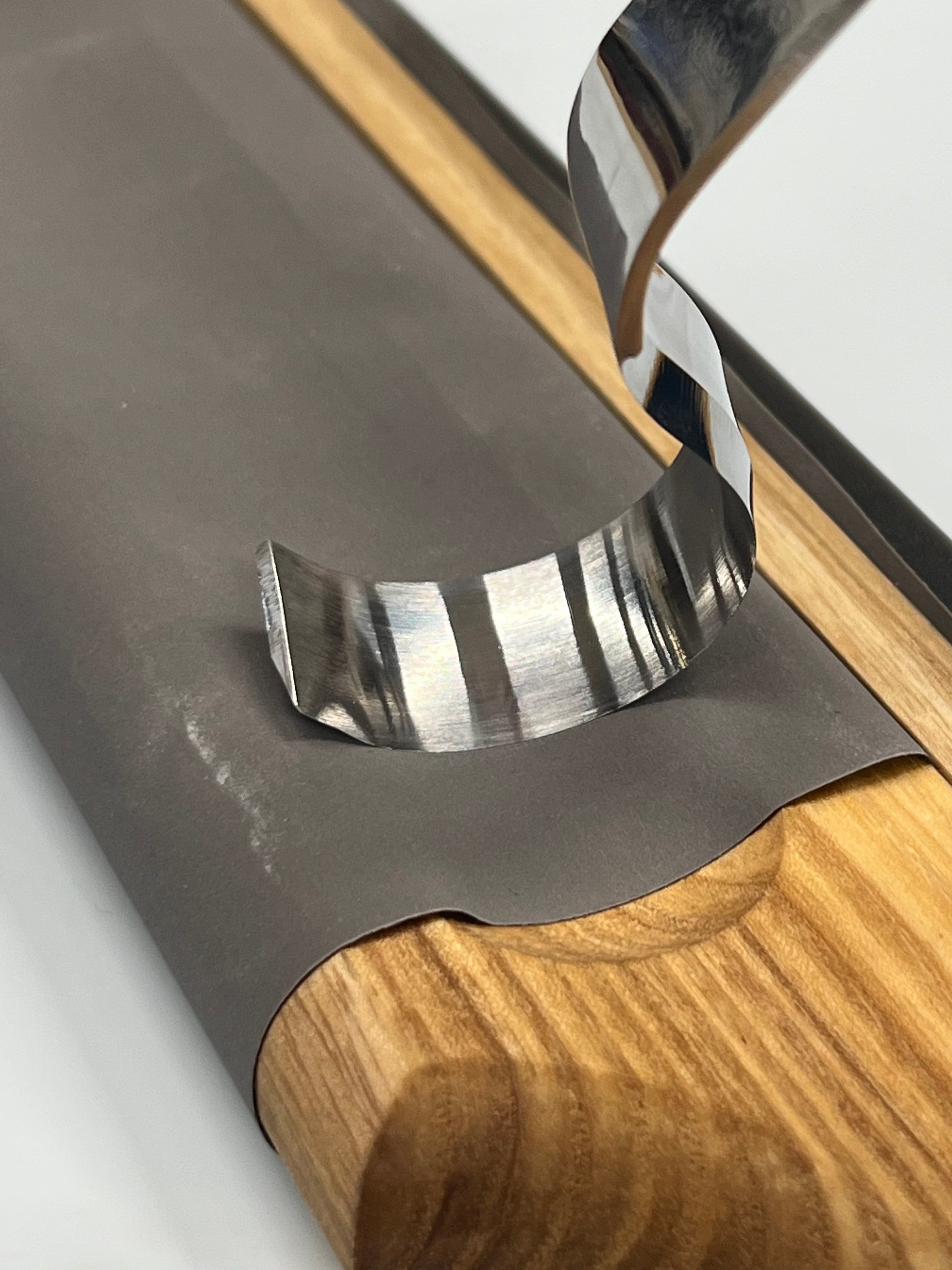 Leather strop for spoon knives and curved cutting edges LS5P1