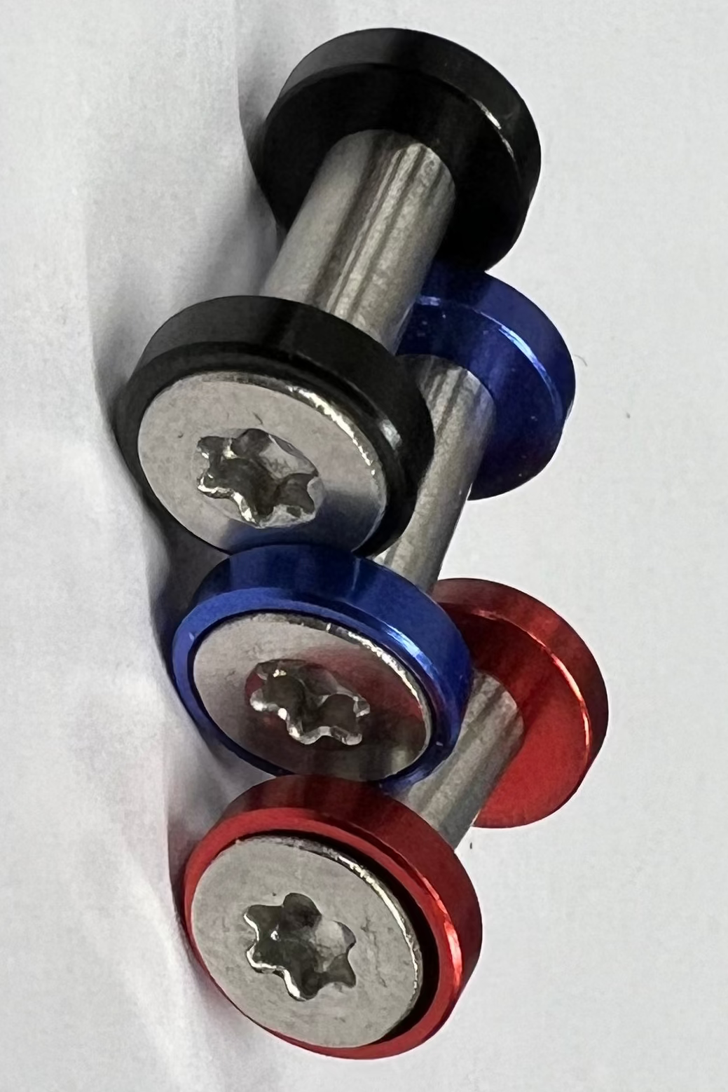 Screw to handle - Screw with colored washer