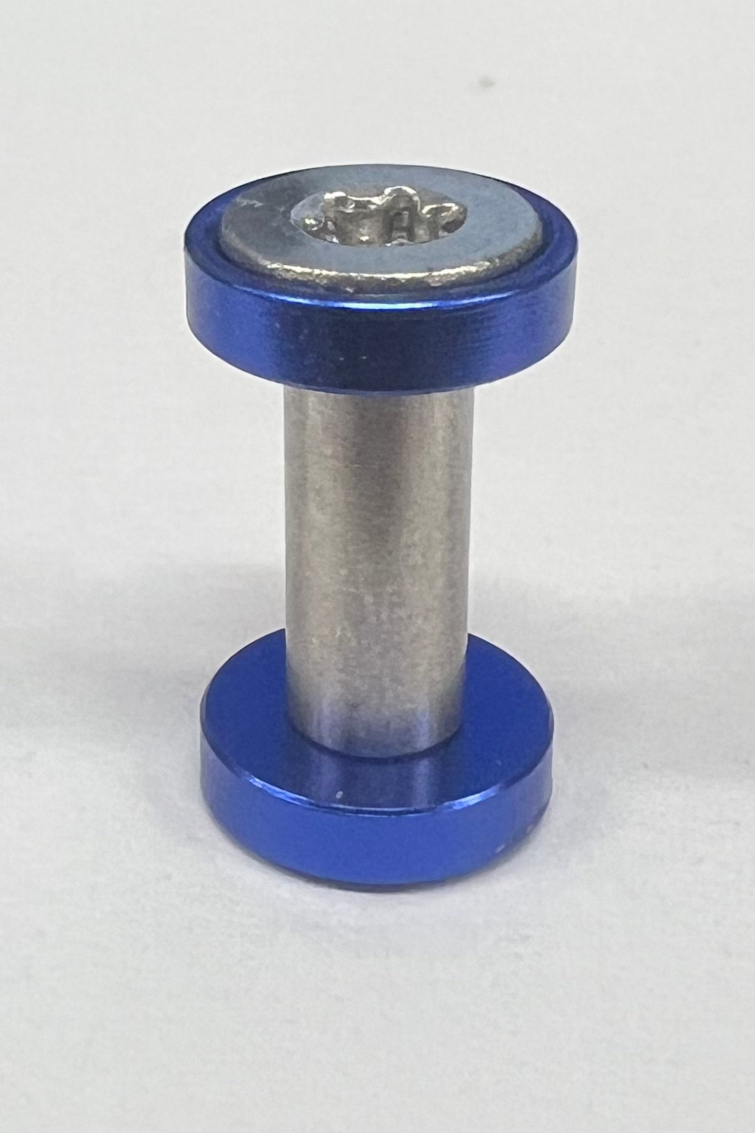 Screw to handle - Screw with colored washer