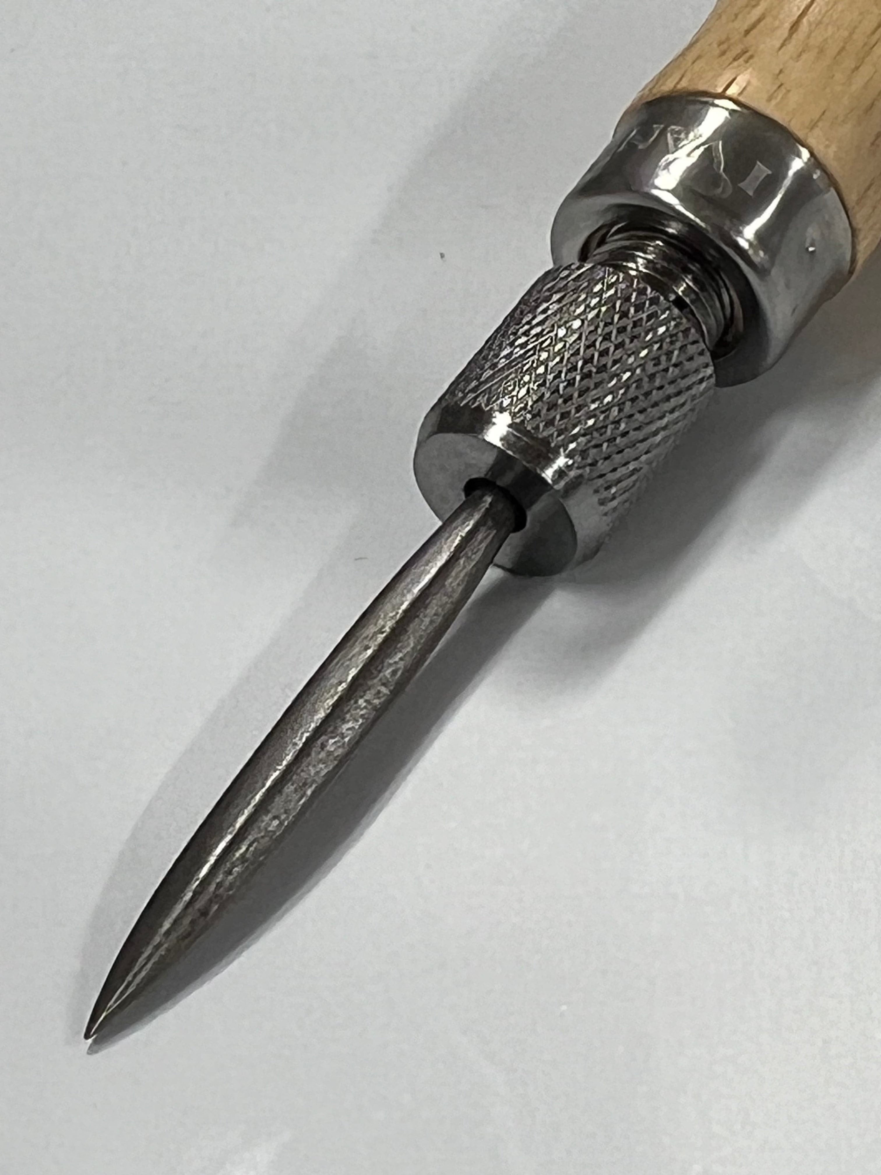 Awl with 4 different blades