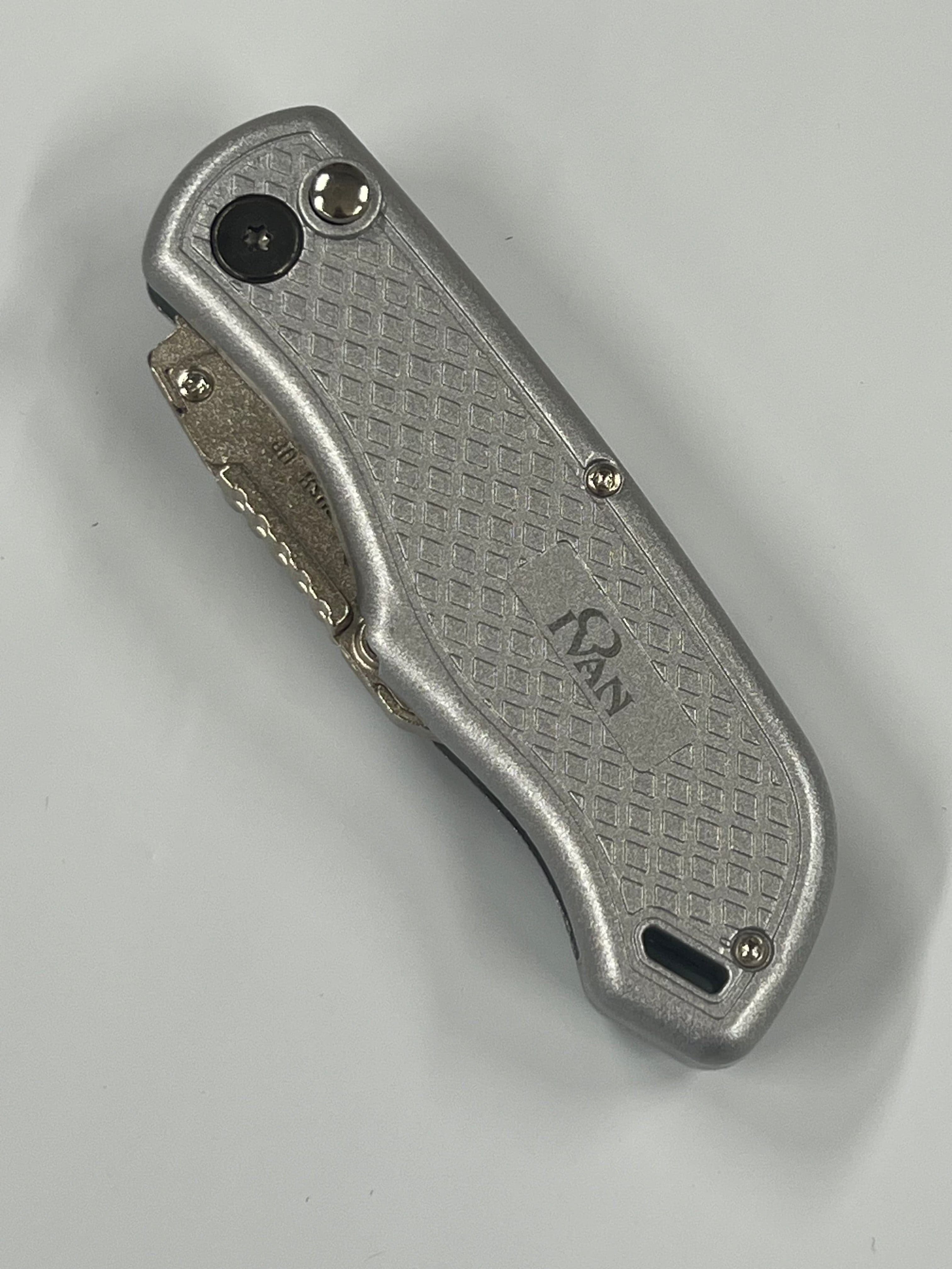 Folding knife with replaceable blade and belt clip