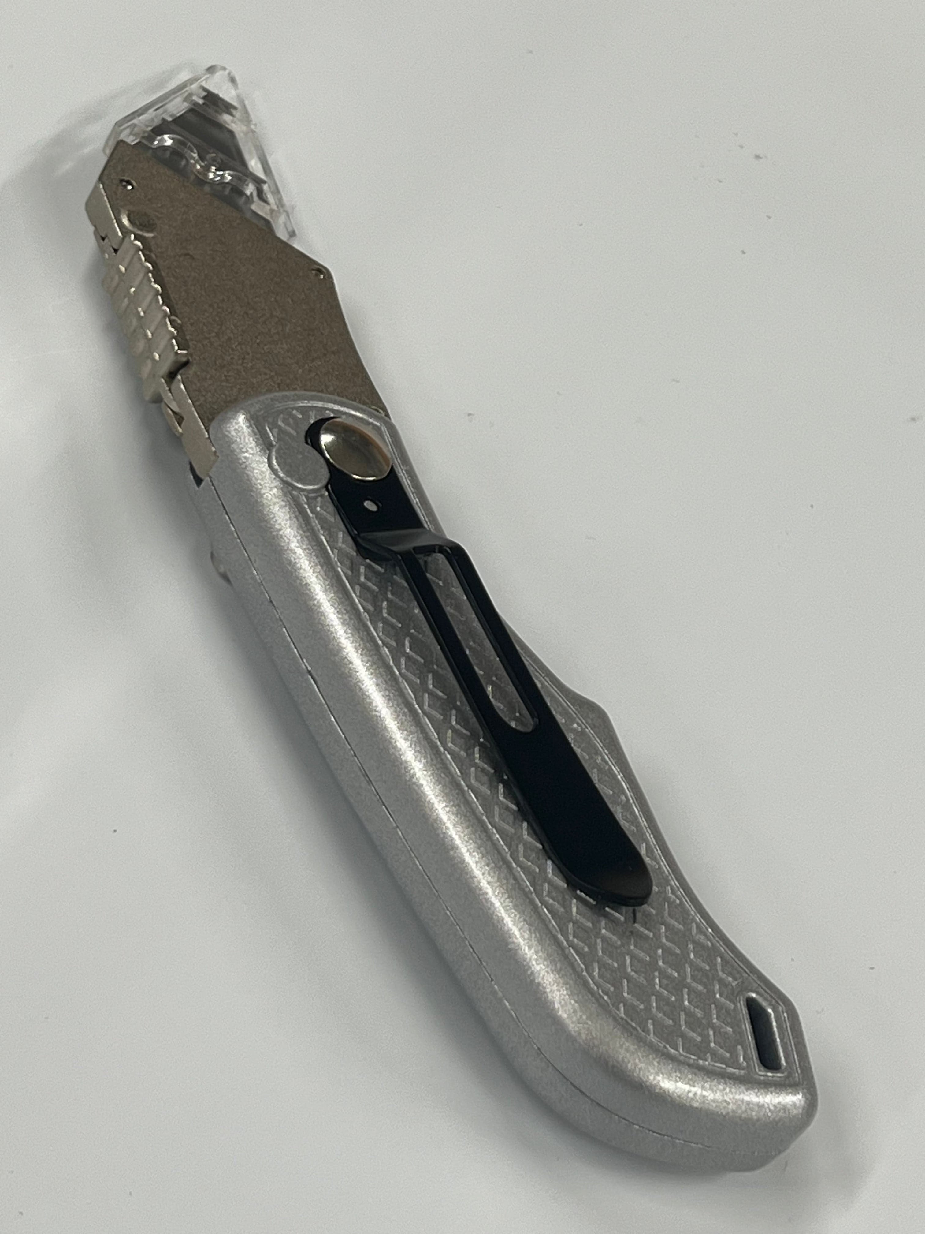 Folding knife with replaceable blade and belt clip
