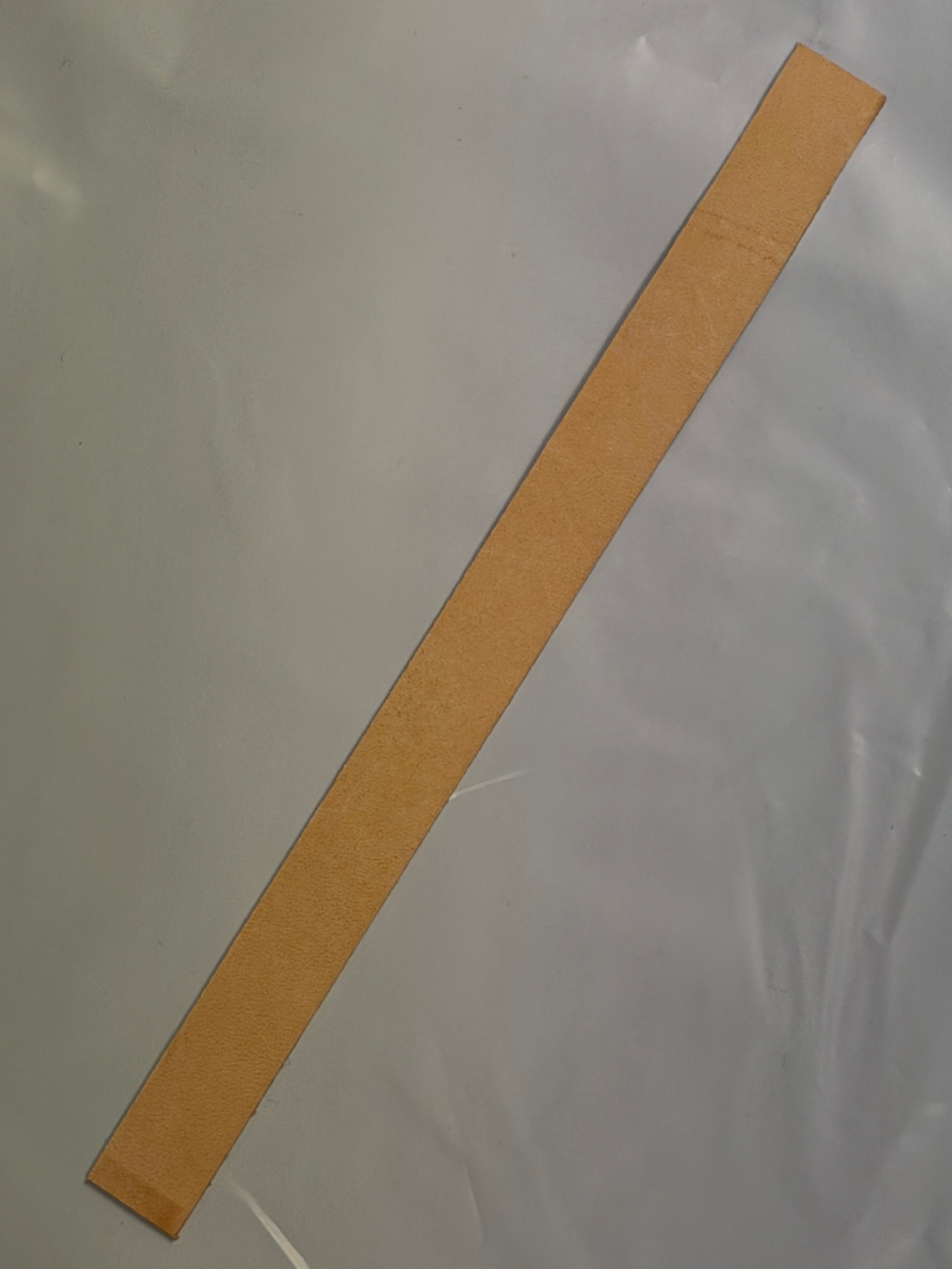 Leather for making knife sheaths: Half-tanned rårand leather, sheath leather and strap/suspension leather