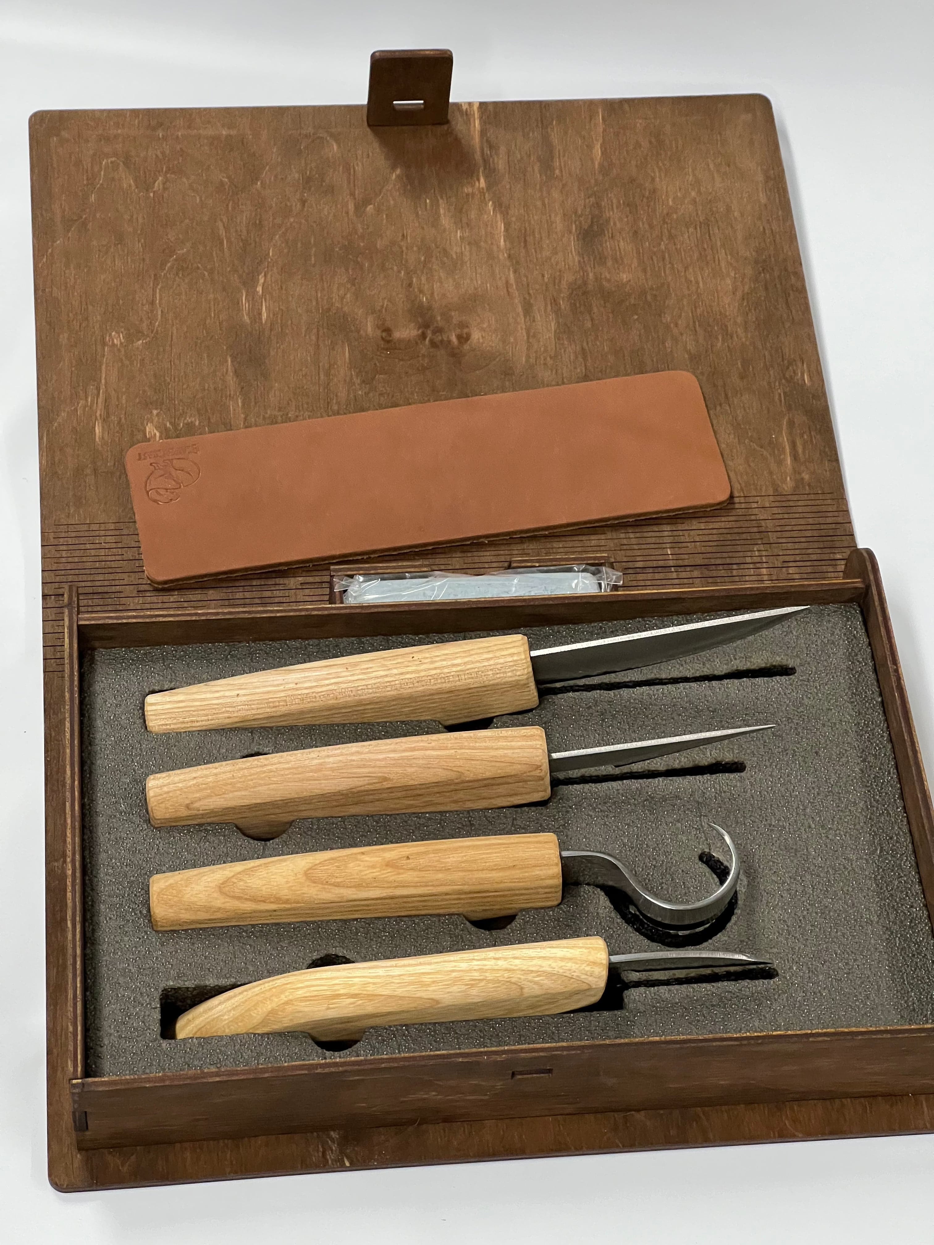 Wood carving iron set S09 book with 4 irons