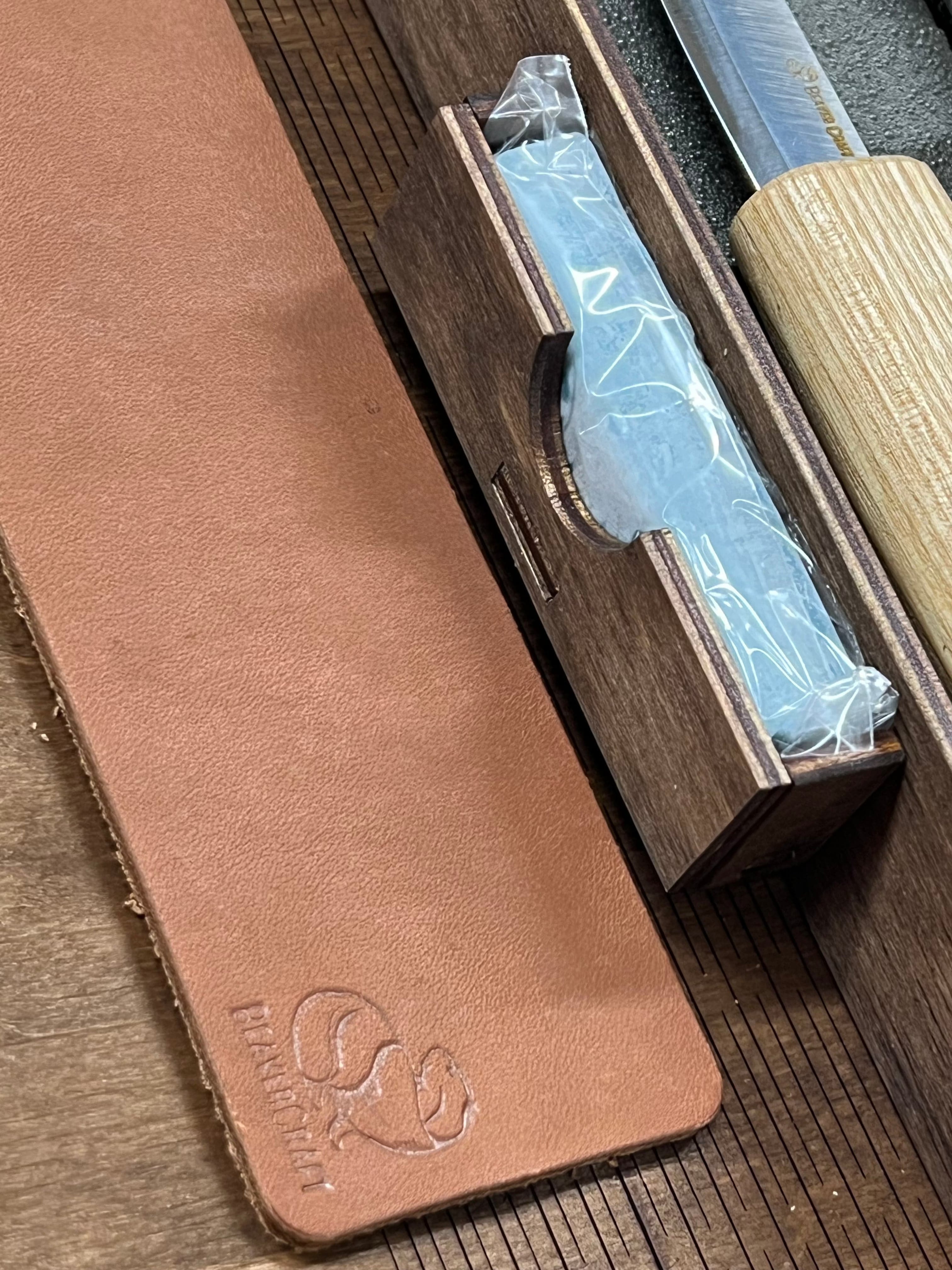 Wood carving iron set S09 book with 4 irons