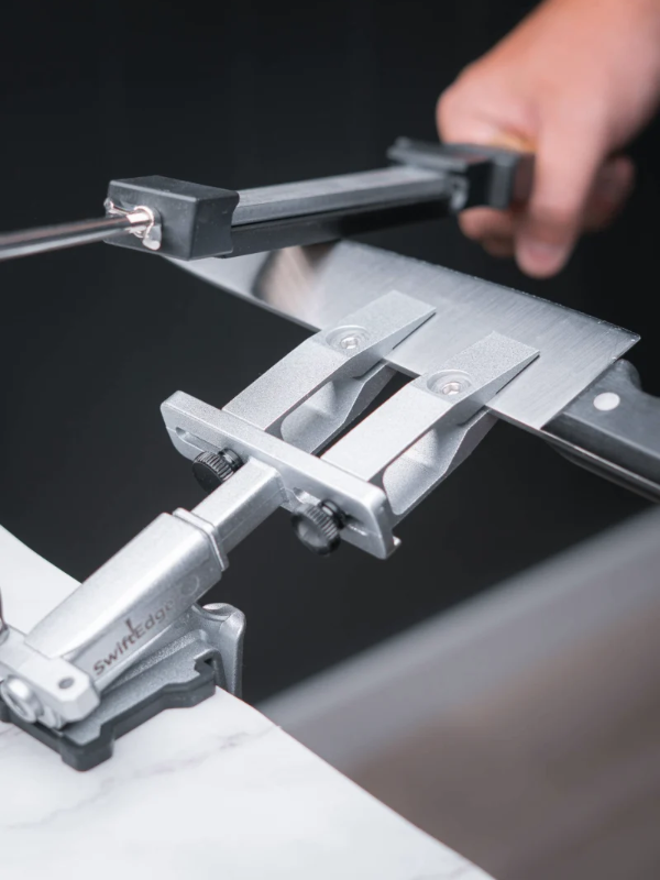 SwiftEdge Cross: Knife sharpening system with adjustable angle and diamond sharpening stones