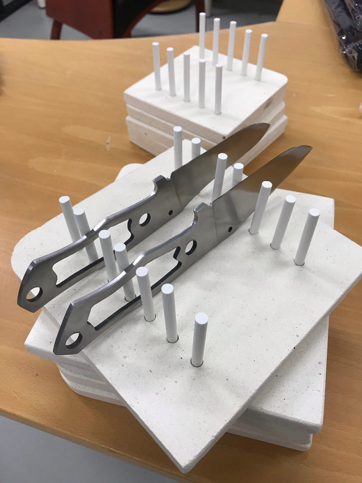 Knife blade holder for curing oven