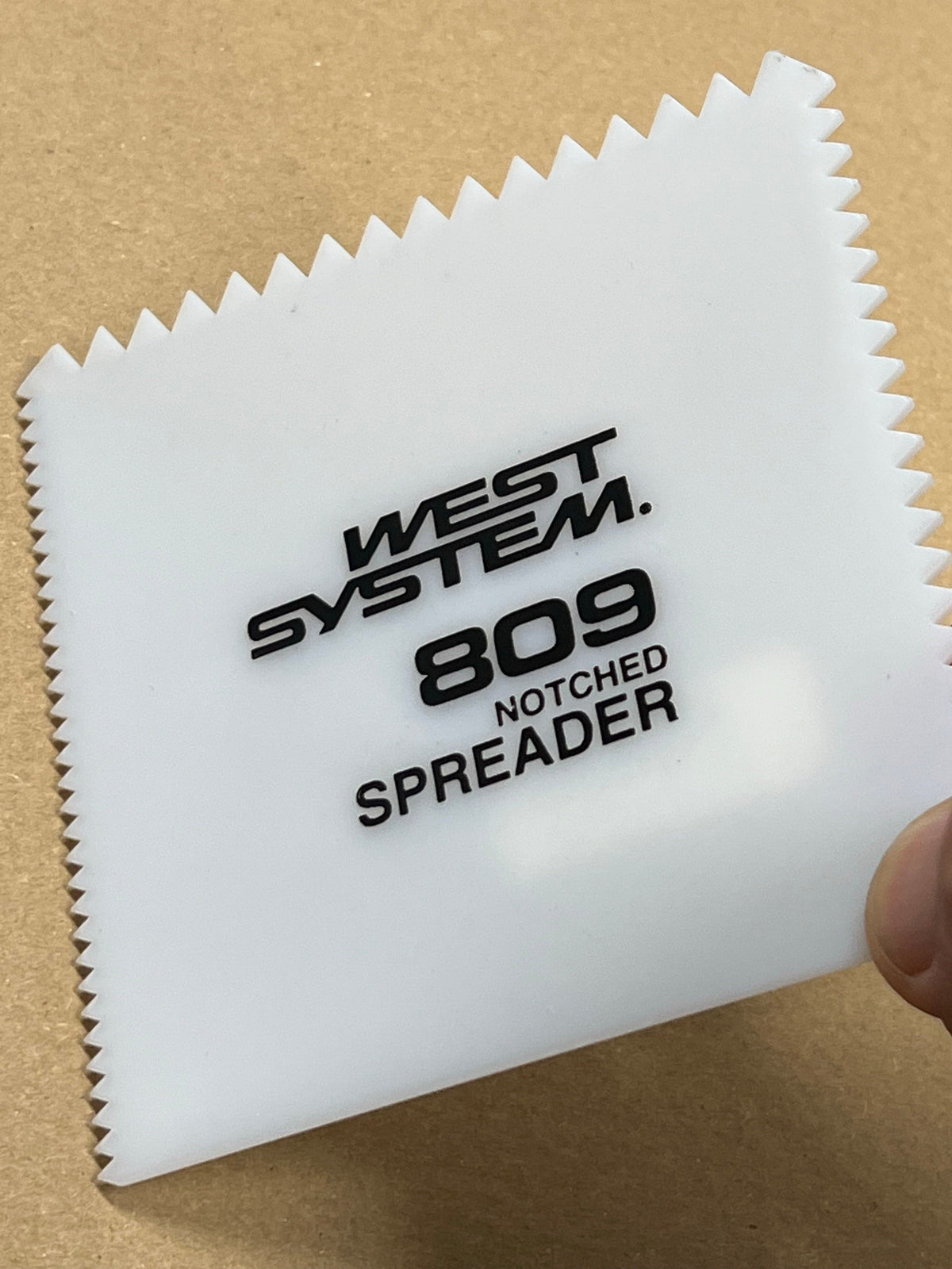 Toothed spatula for epoxy